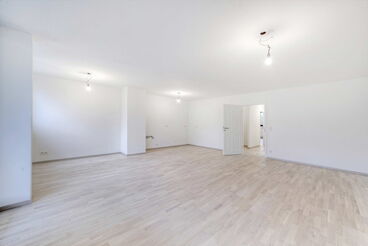 Hochwertig renovierte 3-Zi Wohnung