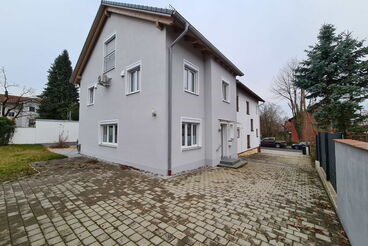Neuwertige Doppelhaushälfte